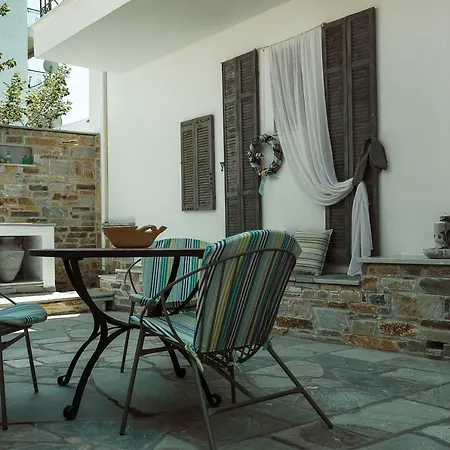 Menexe Apartments-kelyfos