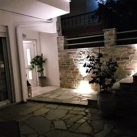 Menexe Apartments-kelyfos