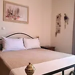 Menexe Apartments-kelyfos