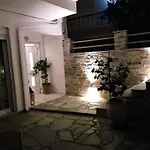 Menexe Apartments-kelyfos