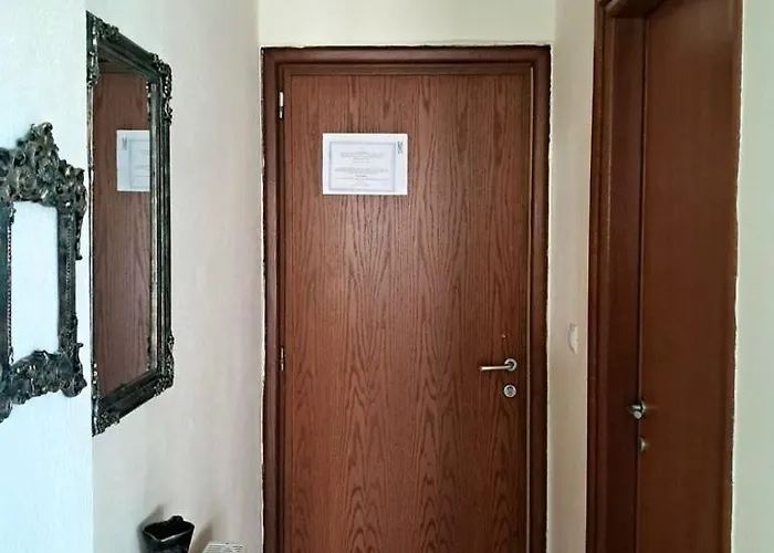 Menexe Apartments-kelyfos