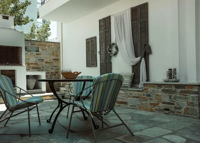 Menexe Apartments-kelyfos