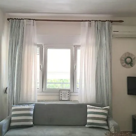 Menexe Apartments-kelyfos
