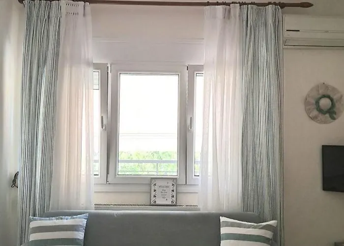 Menexe Apartments-kelyfos